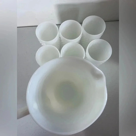 Vintage Anchor Hocking White‎ Hobnail Milkglass Pitcher and Glasses - Picture 3 of 9